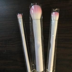 Makeup brushes